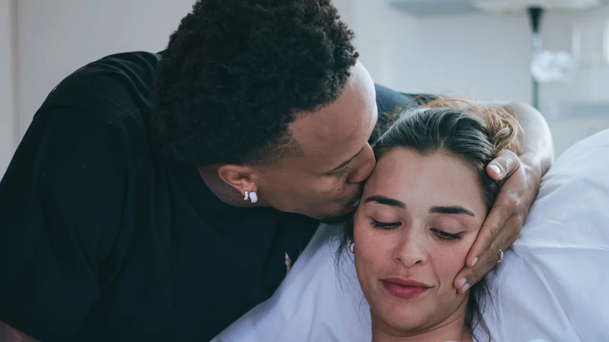 Éder Militão e Tainá anunciam nascimento do filho Gabriel