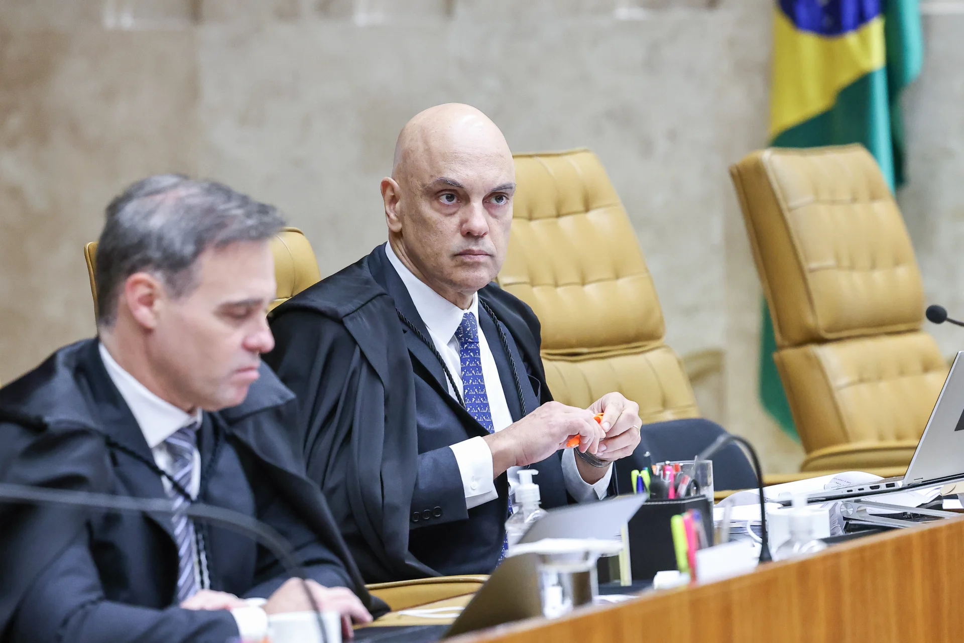 Moraes pede a Fachin investigação contra André Mendonça