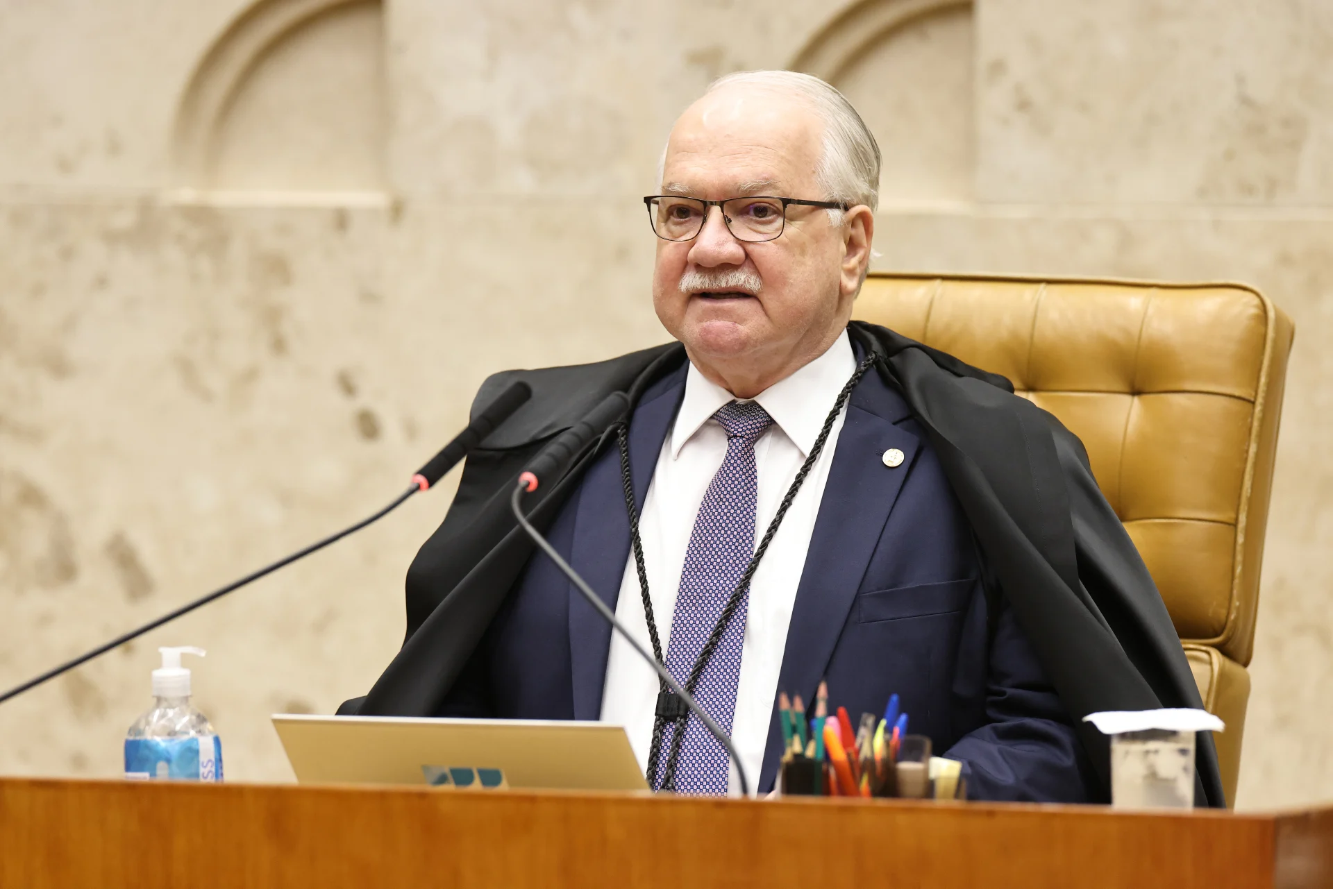Fachin dá 72 horas para Mendonça explicar afastamentos na PF