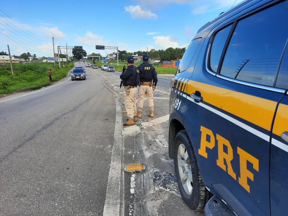 Homem morre em acidente envolvendo moto e carro na BR-230