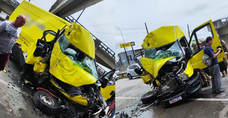 Motorista fica preso às ferragens após van bater em passarela na BR-101