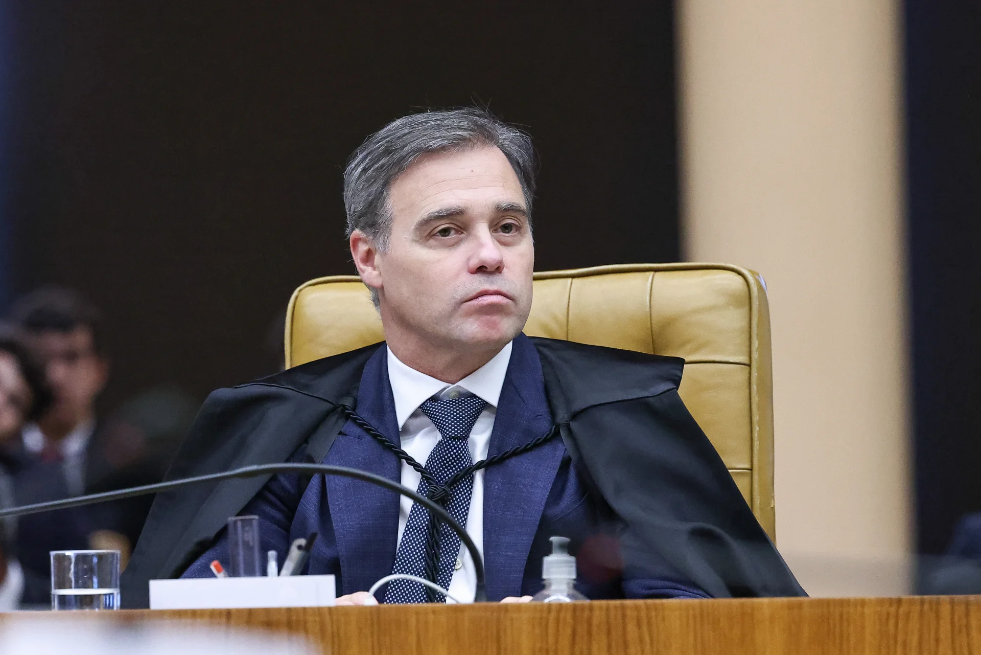 Mendonça afasta diretor-geral da PF e manda investigar relatórios