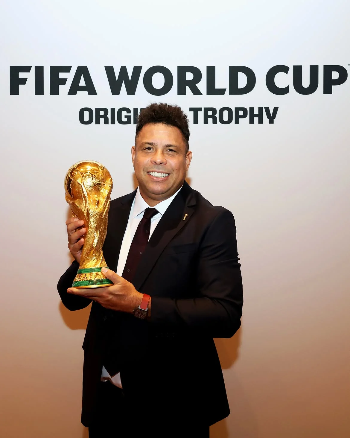 Ronaldo completa 50 anos e tem duas datas de aniversário