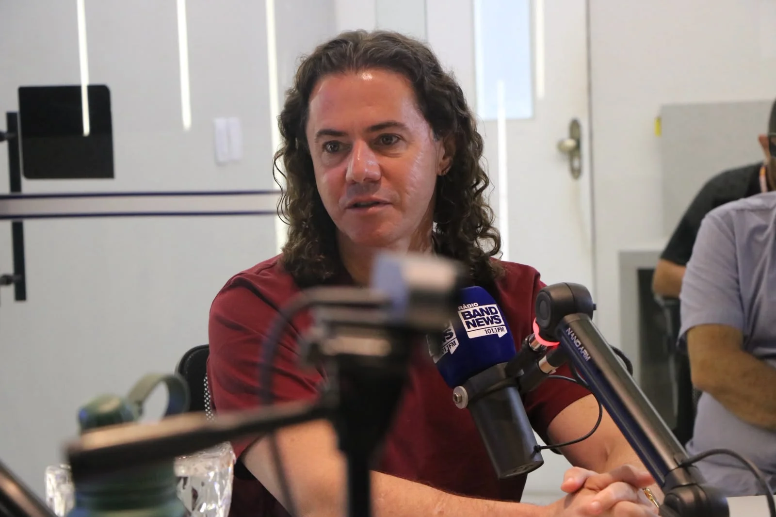 Veneziano defende fim da escala 6×1 e fala sobre desistência de Janine