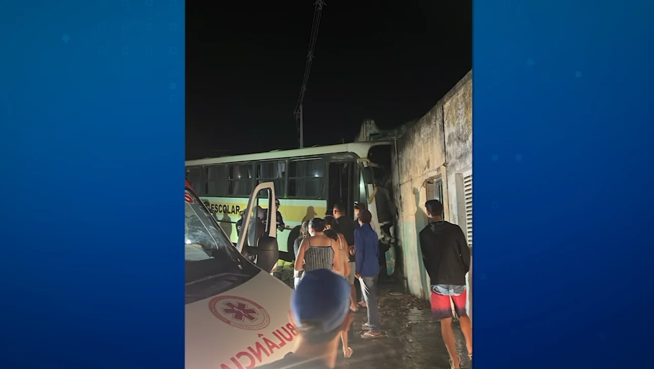 Motorista de ônibus escolar morre após acidente na Paraíba