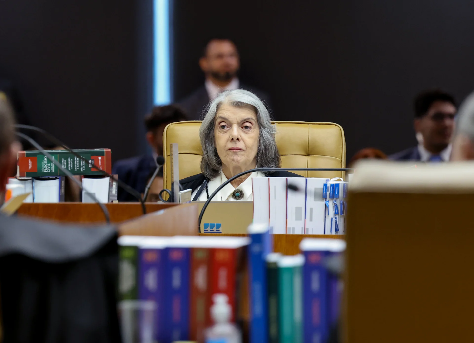 Cármen Lúcia diz estar triste e consternada durante sessão do STF