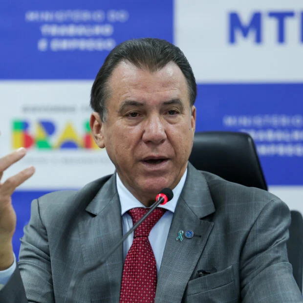Ministro vê como retrocesso trabalhador negociar jornada com empresa