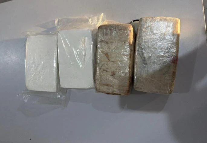 Mulher é presa com 4 kg de cocaína em ônibus na BR-230, na Paraíba
