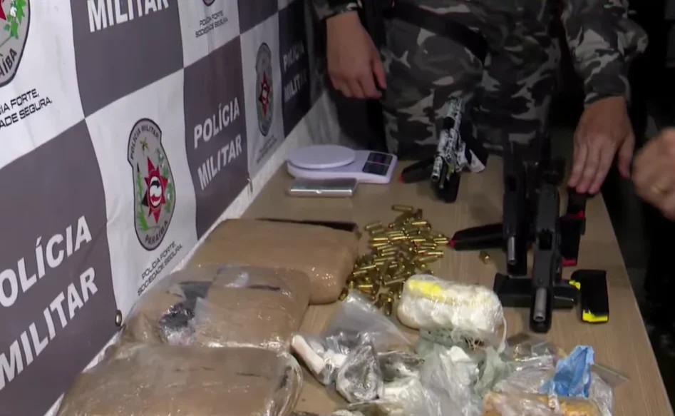 Polícia apreende armas e drogas durante operação em comunidade de João Pessoa
