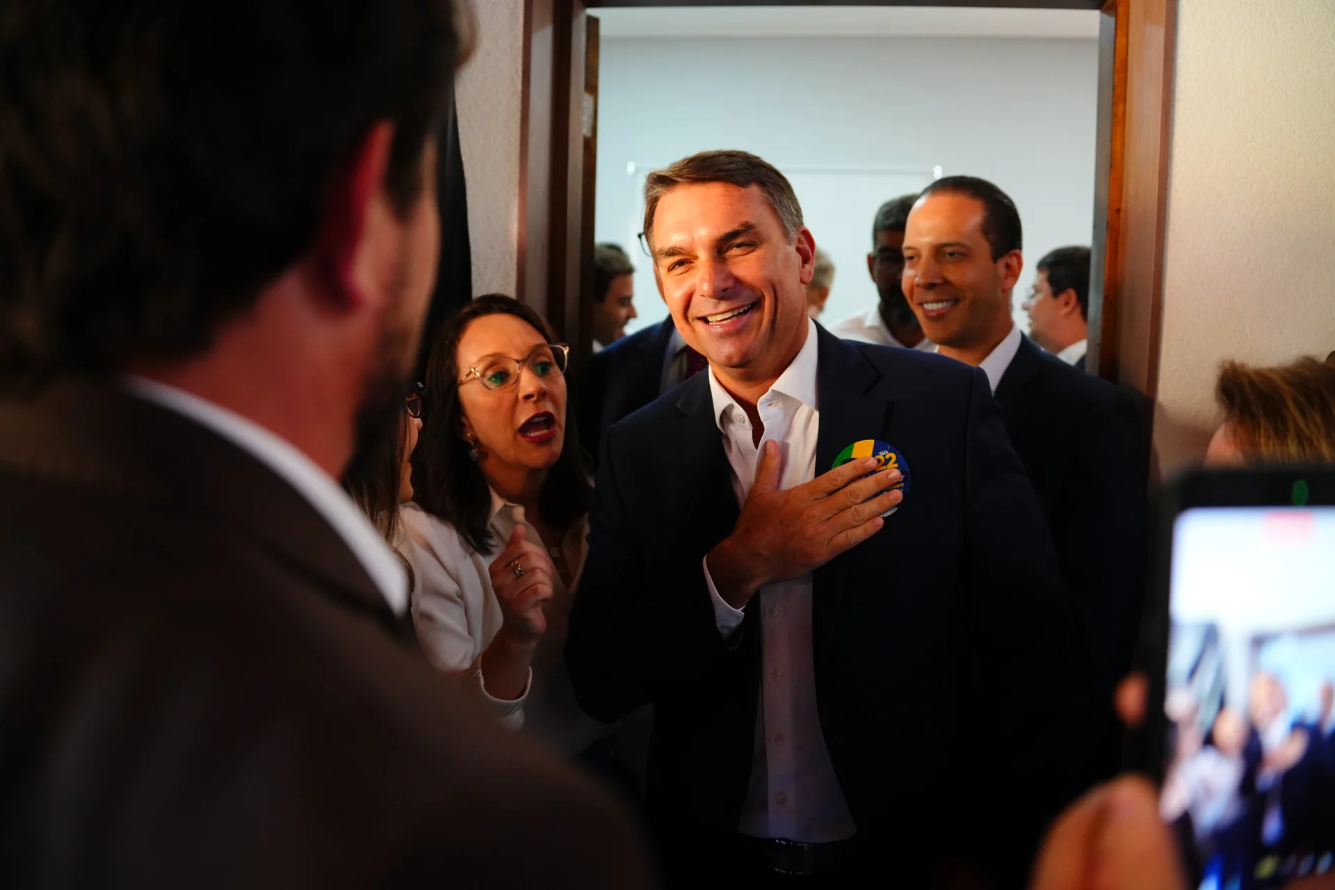 ‘Ansioso para dar um abraço’, diz Flávio após Moraes autorizar visita ao pai