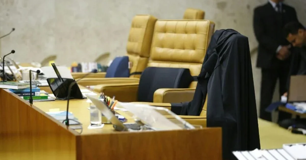 Cadeira que era de Barroso no STF segue vazia um ano após aposentadoria