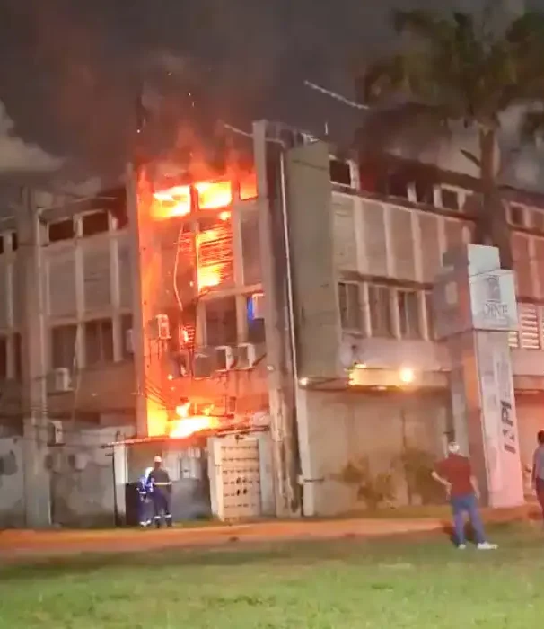 AGU cria força-tarefa para dar suporte jurídico à UFPE após incêndio